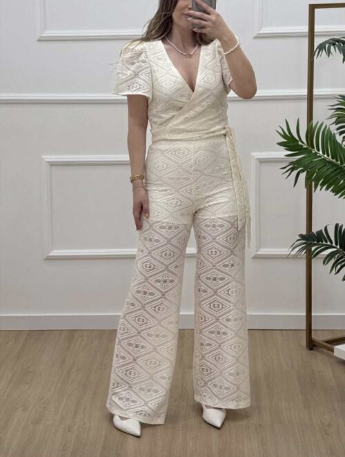 Conjunto em Bordado Inglês