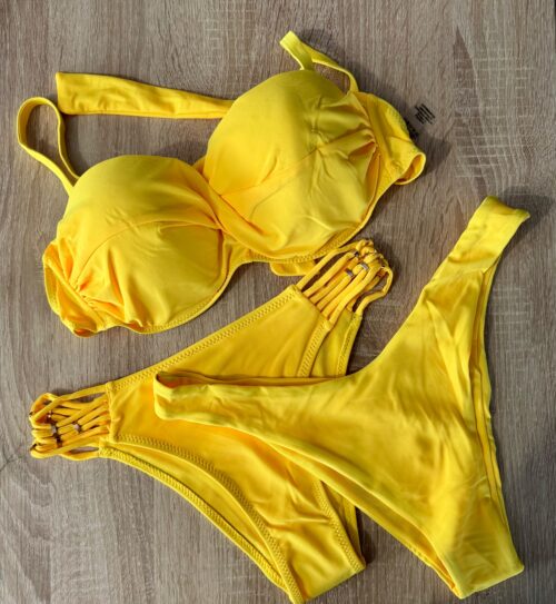 Biquínis de senhora com duas cuecas