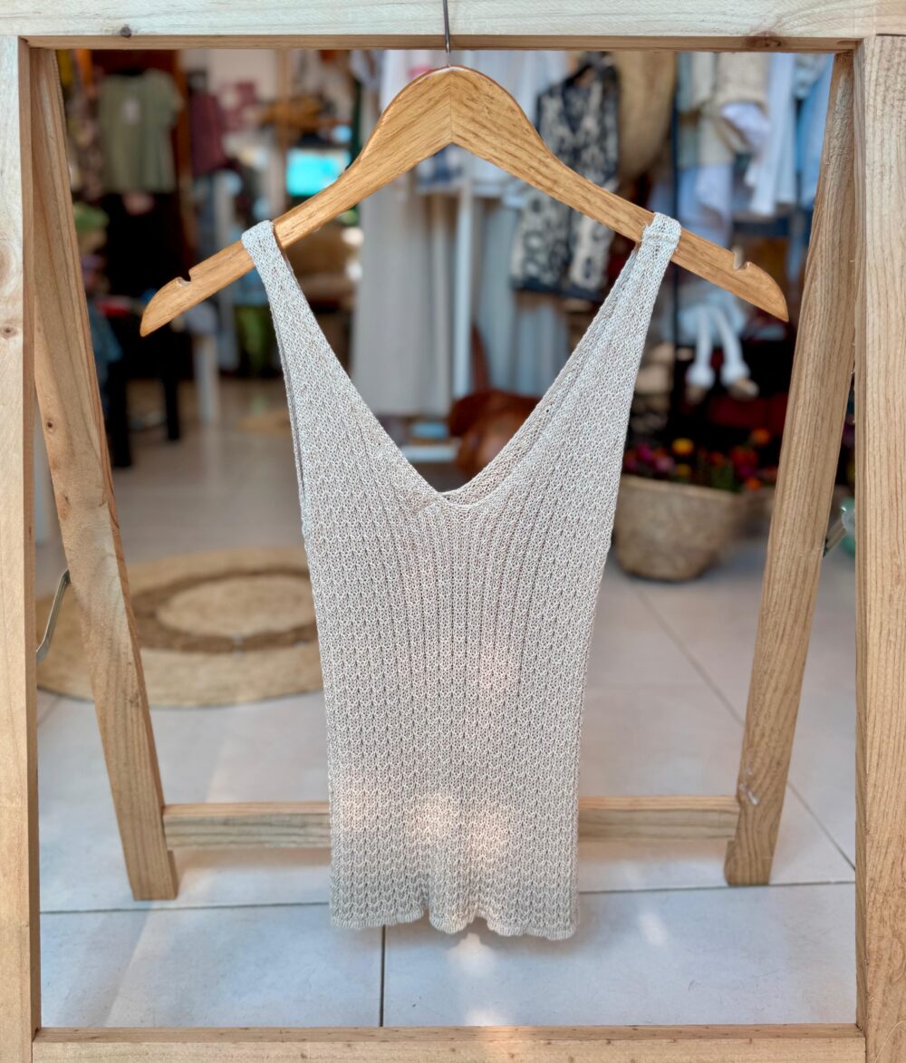 Top de malha com alças