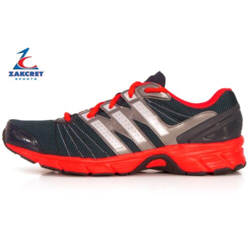 Sapatilhas ADIDAS. Tamanho 39. Clássicas, intemporais, cheias de estilo, ideais para qualquer look.