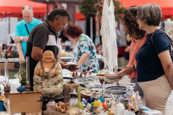 Feira de Velharias no próximo sábado na Praça 8 de Maio e nas ruas Visconde da Luz e Ferreira Borges