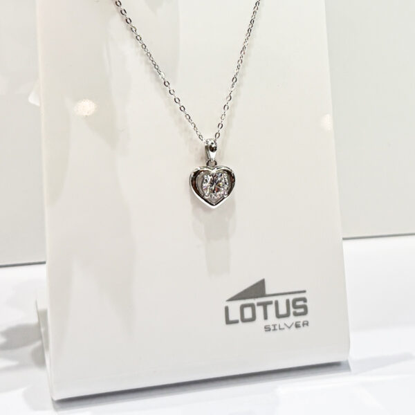 Silver necklace with zirconia