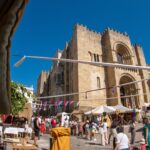 [:pt]Feira Medieval de Coimbra tem início amanhã à tarde no Largo da Sé Velha[:en]Coimbra Medieval Fair starts tomorrow afternoon at Largo da Sé Velha[:es]La Feria Medieval de Coimbra comienza mañana por la tarde en el Largo da Sé Velha[:fr]La foire médiévale de Coimbra commence demain après-midi au Largo da Sé Velha[:zh]科英布拉中世纪集市明天下午在 Largo da Sé Velha 开幕[:]