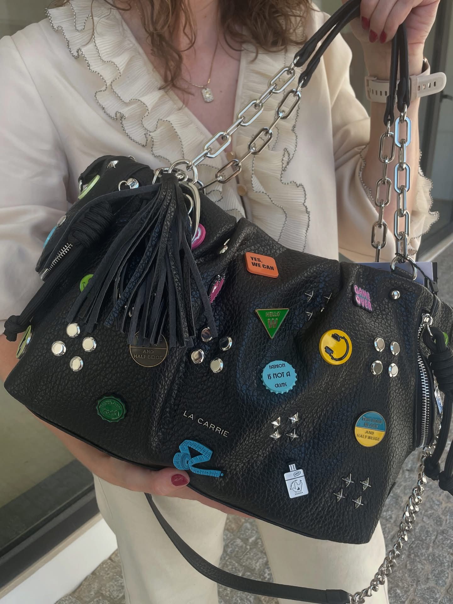 CARTEIRA EM PELE COM PINS