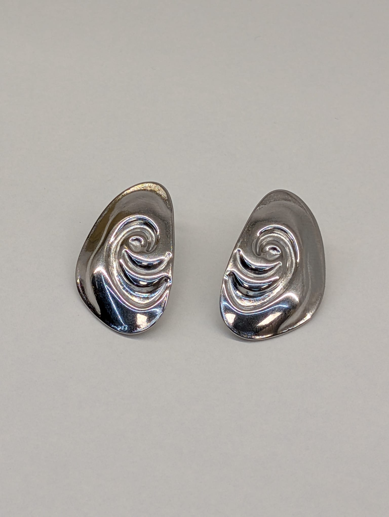 Boucle d'oreille en acier argenté