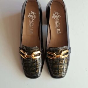 Sapato Preto e Dourado