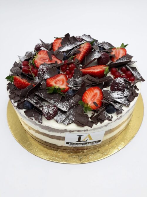 Bolo de Chocolate e Morango