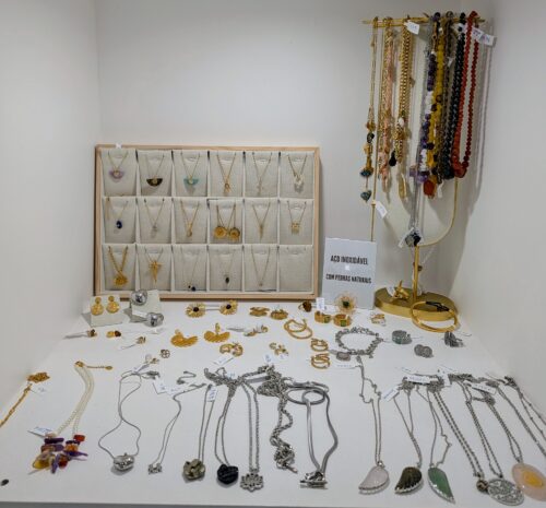 Bijuteria em Aço com Minerais - Colares, Pulseiras, Anéis, Brincos etc
