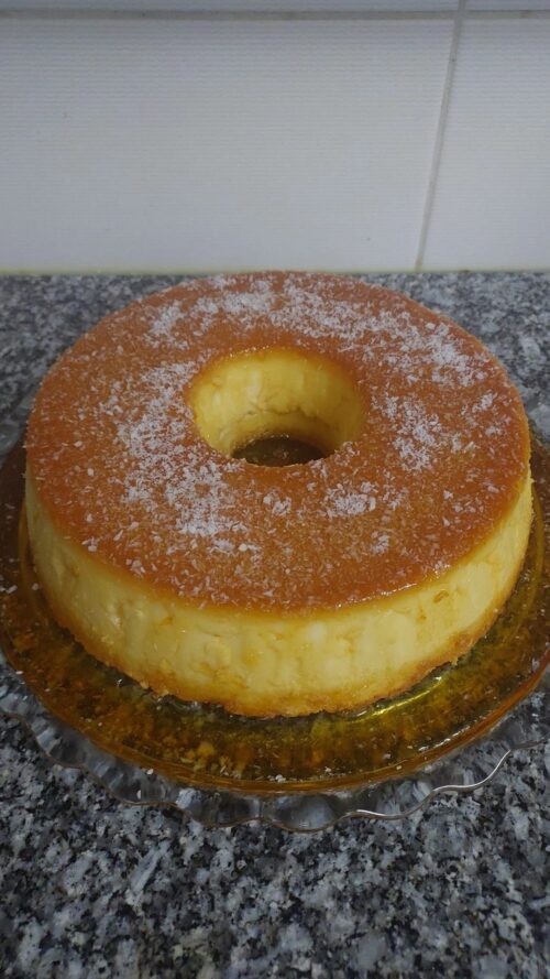Bolo Queijadinha com Calda de Caramelo