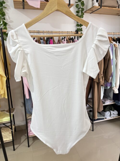 Top branco com pregas nas mangas (M)