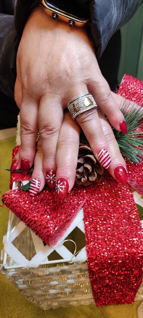 Alongamento e/ou reforço das unhas naturais