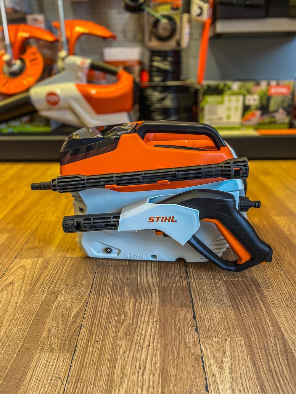 REA 60 PLUS: Hidrolimpiadora a batería STIHL. - Imagen 2