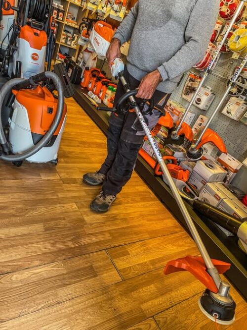 FSA 80 R: Foice a motor a bateria STIHL