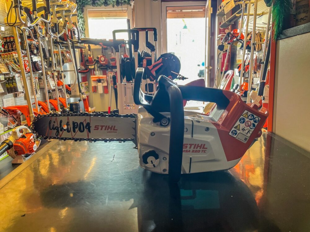 MSA 220 TC-O: Motosserra profissional de poda a bateria STIHL