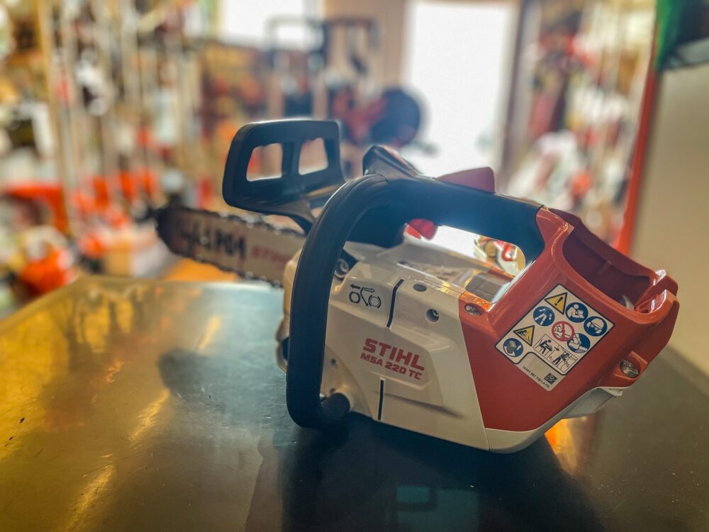 MSA 220 TC-O: Motosserra profissional de poda a bateria STIHL - Image 2