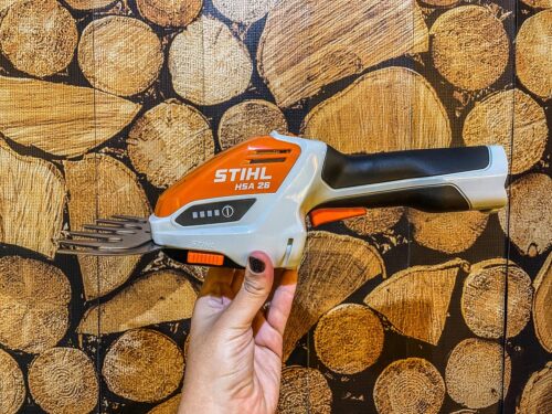 HSA 26: Mini-podadora de lâminas versátil a bateria STIHL