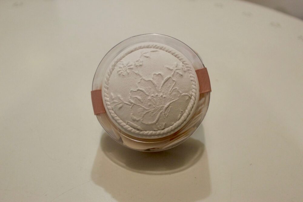 Mathilde M. - Box with Scented Soap Petals - Image 2