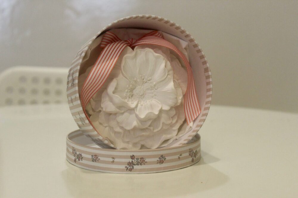 Mathilde M. – Box with Scented Decorative Flower - Image 2