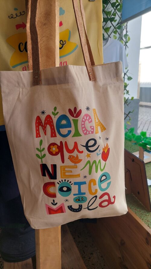 Tote Bag com Alça de Cortiça "Meiga que Nem Coice de Mula"