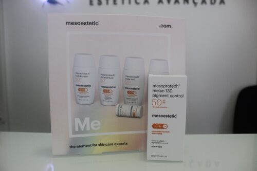 Mesoesthetic - Protetor solar facial com cor e SPF 50+