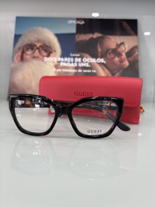 Armação Guess em Plástico
