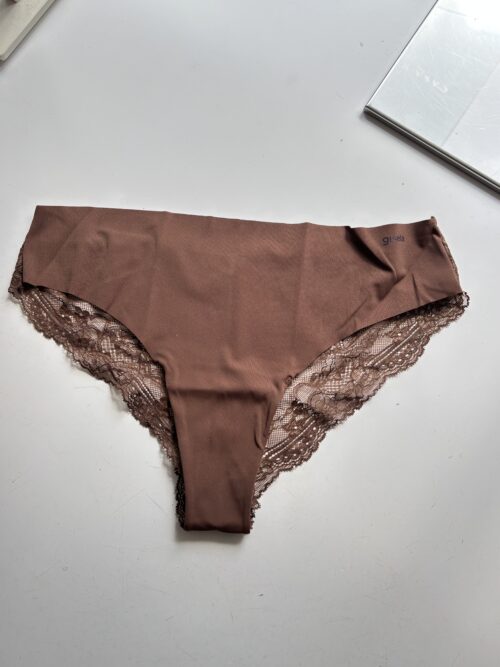 Cuecas Castanhas com Renda