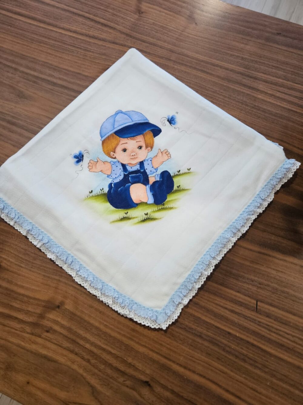 Pañal de Tela Pintado a Mano con Encaje de Dos Volantes - Imagen 6