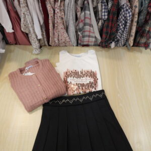 Conjunto elegante y versátil para cualquier ocasión.