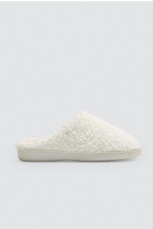 Chinelo- Isabel Mora