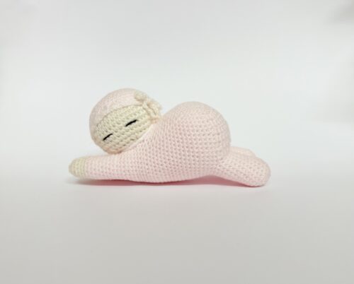 Bebé deitado rosa de Amigurumi - crochê