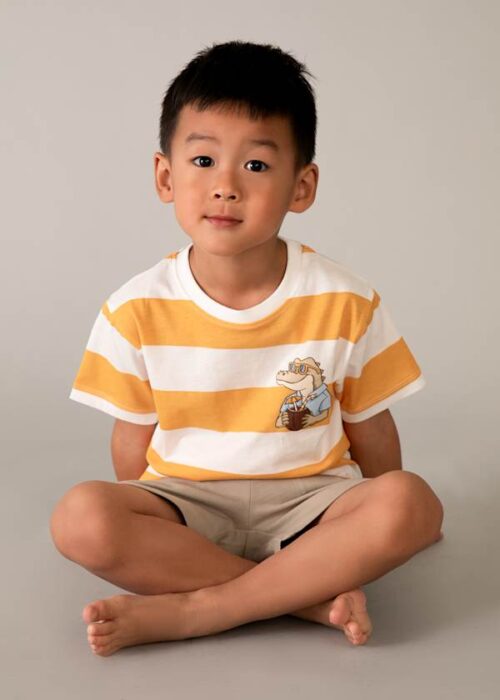 Conjunto t-shirt às riscas e calções Menino Mayoral