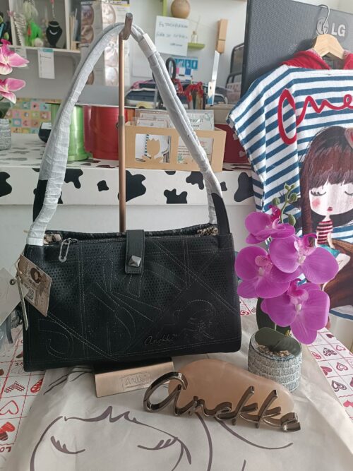 Mala Anekke black