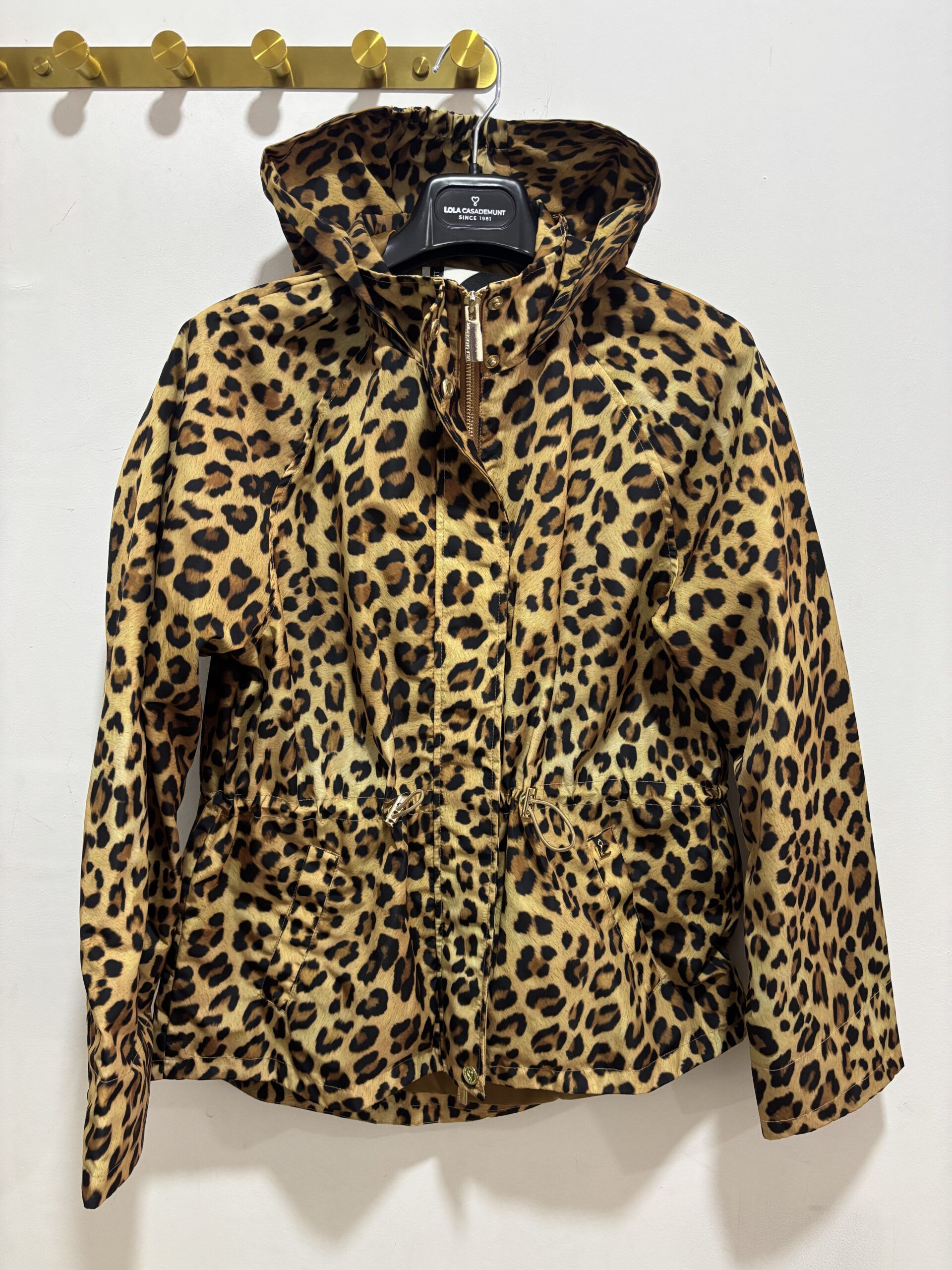 casaco padrão leopardo