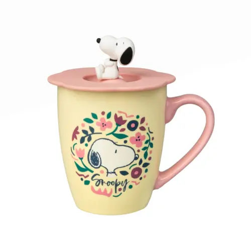 Caneca c/ tampa de silicone com a figura do Snoopy.