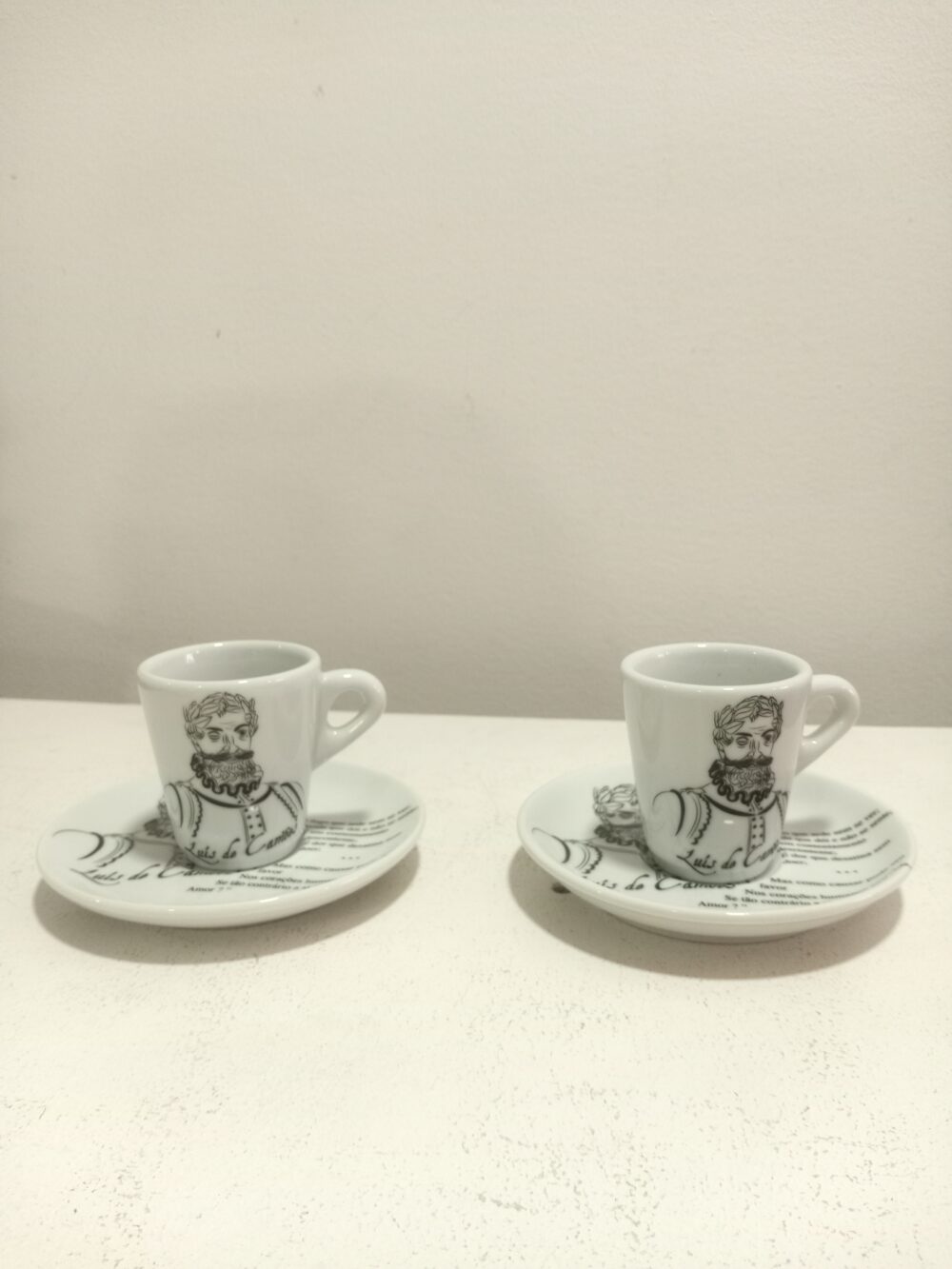 chávenas de camões