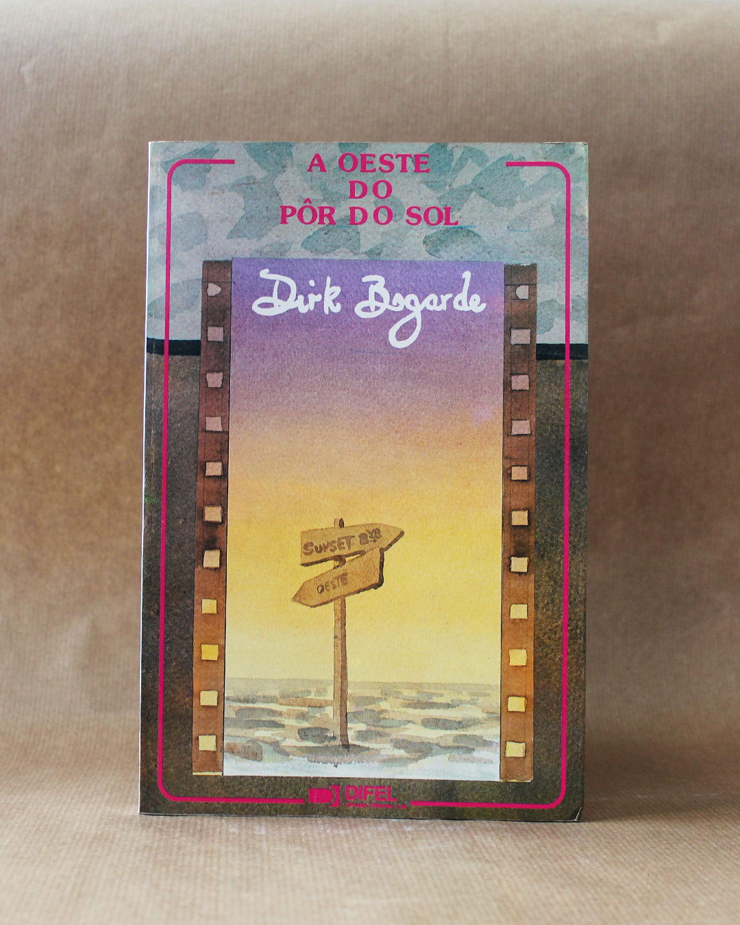 A oeste do pôr do sol