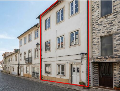 Prédio para investimento em Torres Novas com 3 apartamentos T0 e T1